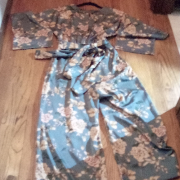 One piece - Picture 2 of 3